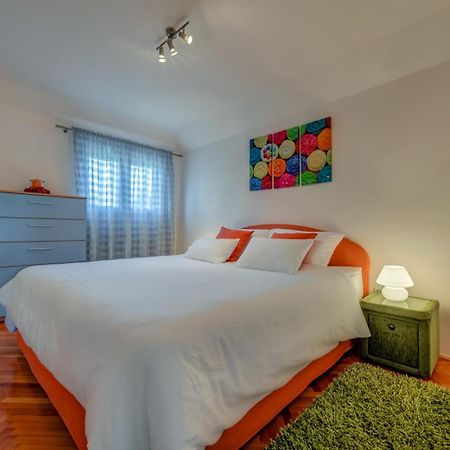 Apartment Bacvice Holiday With Free Parking Сплит Екстериор снимка
