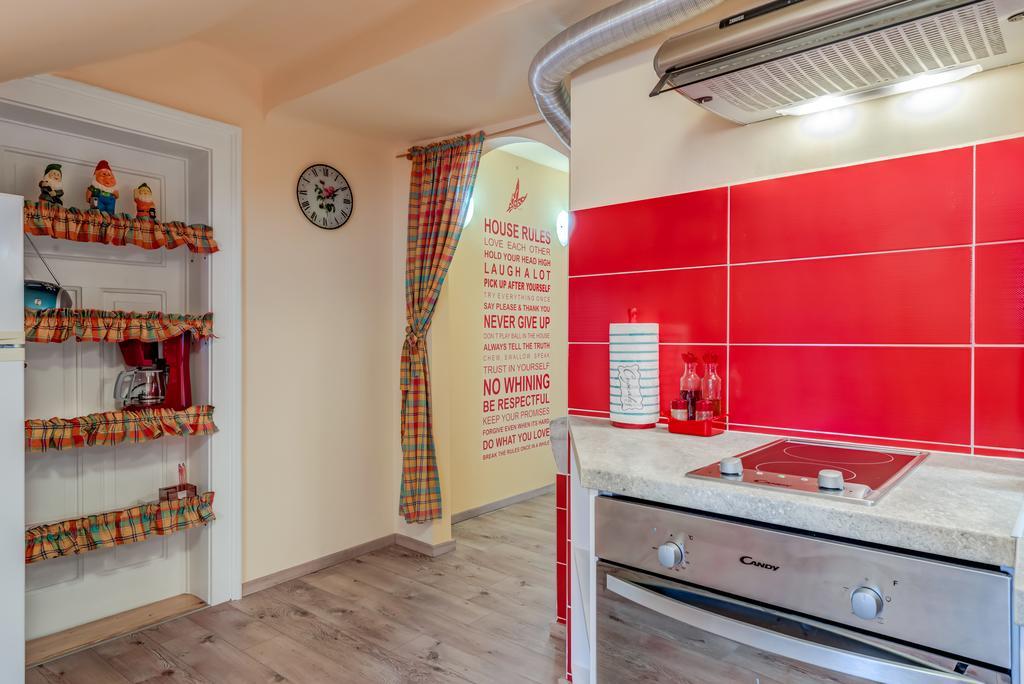 Apartment Bacvice Holiday With Free Parking Сплит Екстериор снимка